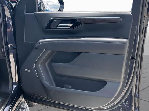 Used 2025 Chevrolet Suburban Premier RWD image 22