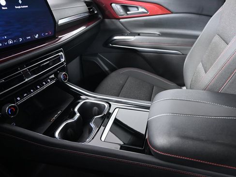 Used 2024 Chevrolet Traverse Z71 image 33