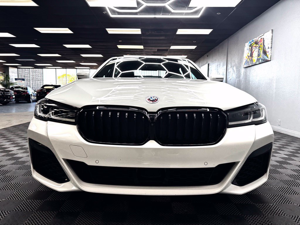 Used 2023 BMW M550i xDrive w/ Executive Package AWD/4WD image 3