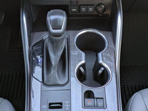 Used 2021 Toyota Highlander Limited image 17