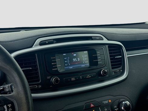 Used 2017 Kia Sorento FWD image 14