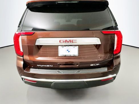 Used 2022 GMC Yukon SLT w/ SLT Premium Package image 6