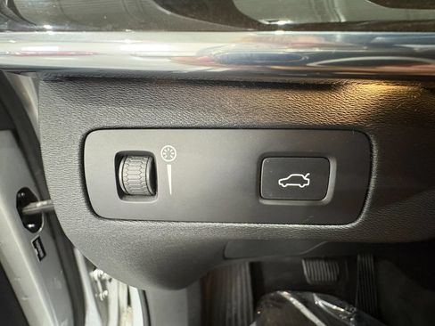 Used 2017 Volvo XC90 T6 Momentum w/ Vision Package AWD/4WD image 32