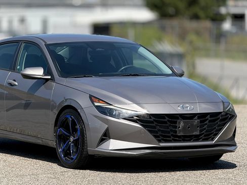 Used 2021 Hyundai Elantra SEL FWD image 15