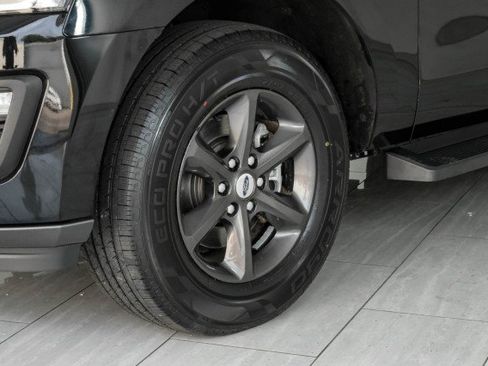 Used 2018 Ford Expedition XLT w/ Equipment Group 202A AWD/4WD image 59