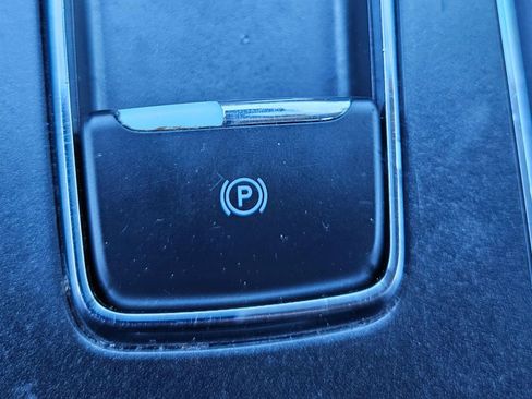 Used 2020 Ford Fusion Titanium image 31