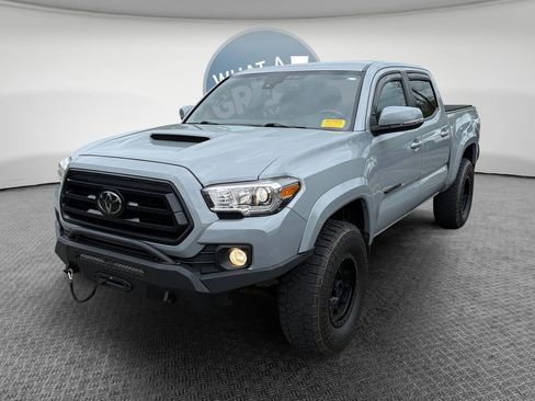 Used 2020 Toyota Tacoma TRD Sport AWD/4WD image 8