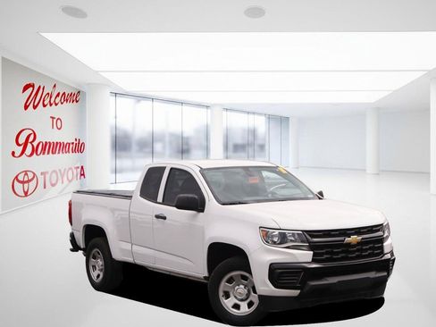 Used 2022 Chevrolet Colorado W/T RWD image 2