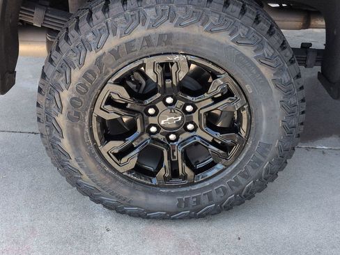 Used 2023 Chevrolet Silverado 1500 ZR2 w/ Technology Package AWD/4WD image 28