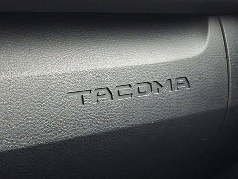 Used 2018 Toyota Tacoma TRD Sport AWD/4WD image 26