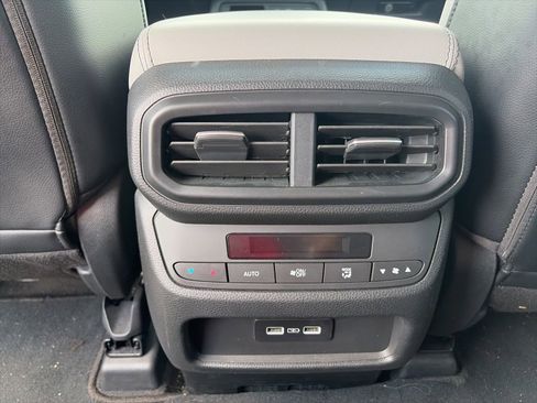 Used 2023 Honda Pilot EX-L image 10