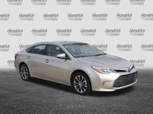 Used 2018 Toyota Avalon XLE Premium image 2