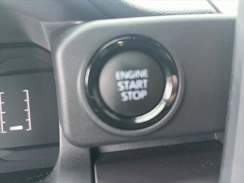 Certified 2025 Toyota Tacoma SR5 AWD/4WD image 29