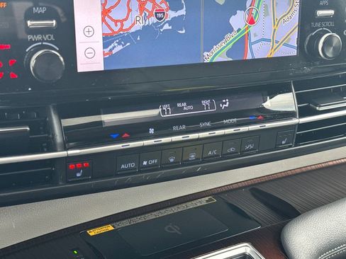 Used 2021 Toyota Sienna XLE w/ XLE Plus Package image 27