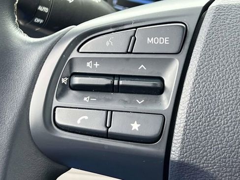 Certified 2023 Hyundai Venue Limited image 18