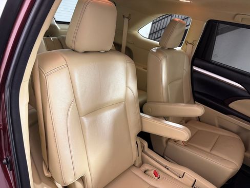 Used 2015 Toyota Highlander XLE AWD/4WD image 23