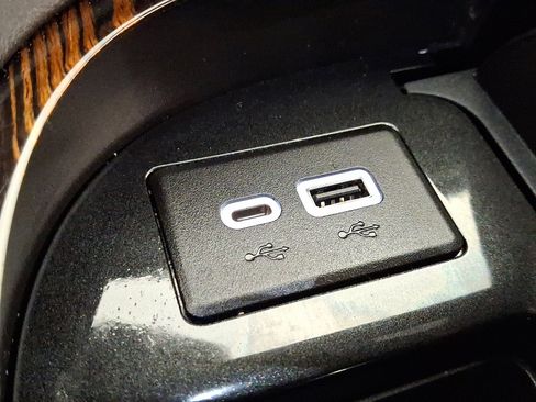 Certified 2021 Cadillac Escalade Premium Luxury image 24