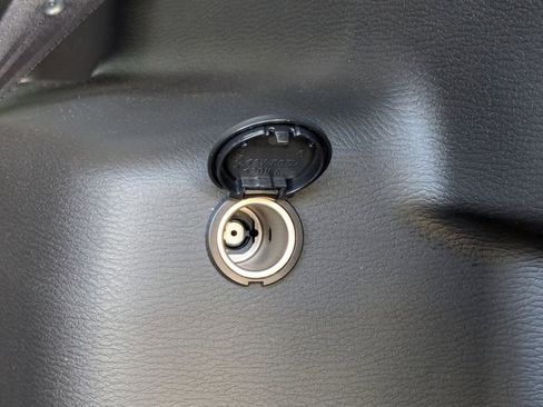 Used 2025 Mitsubishi Outlander SEL image 16