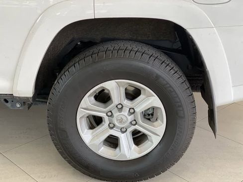 Used 2017 Toyota 4Runner SR5 AWD/4WD image 13