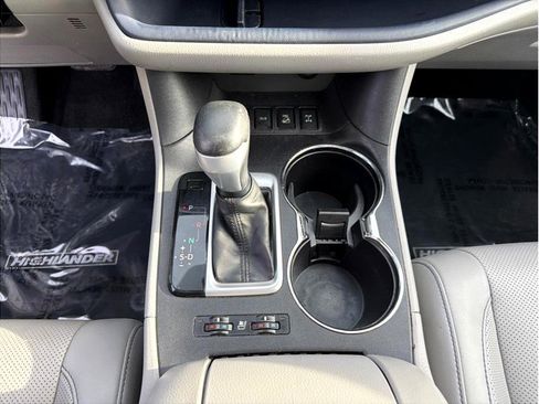 Used 2014 Toyota Highlander Limited image 22