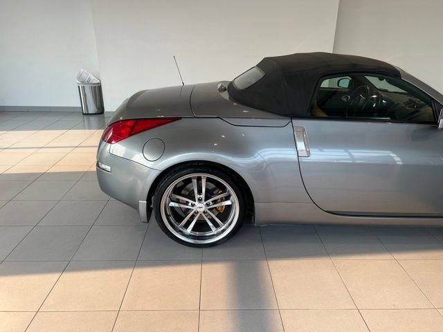 Used 2005 Nissan 350Z Grand Touring RWD image 9
