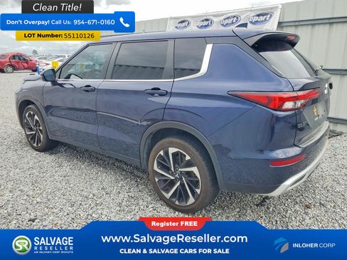 Used 2023 Mitsubishi Outlander SE FWD image 3