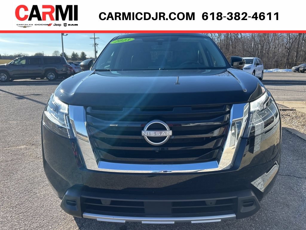 Used 2023 Nissan Pathfinder SL AWD/4WD image 2