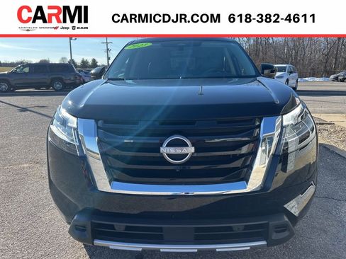 Used 2023 Nissan Pathfinder SL AWD/4WD image 2