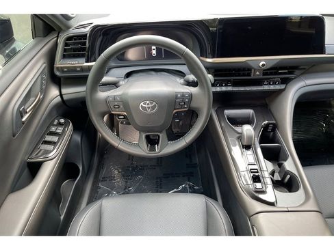 Used 2026 Toyota Crown Nightshade image 17