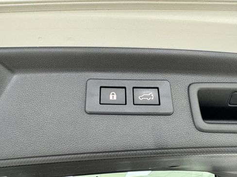 Used 2019 Subaru Forester Touring image 33