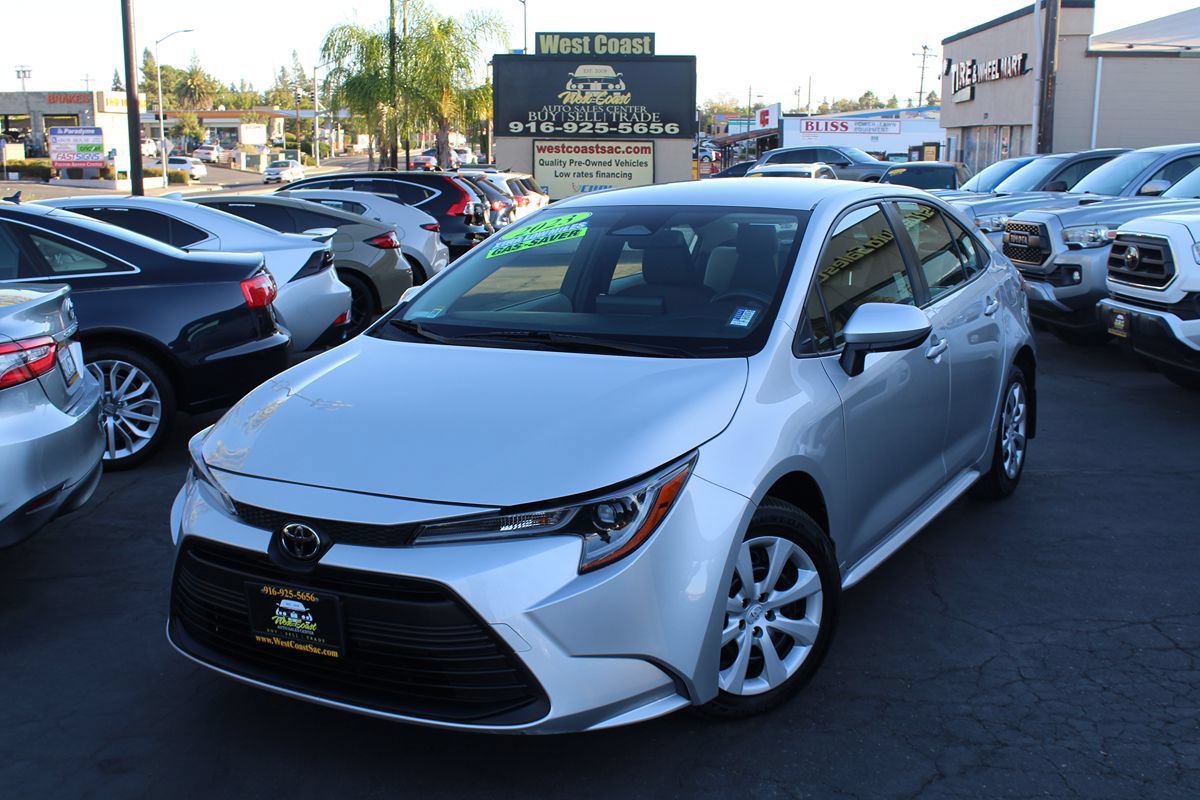 Used 2023 Toyota Corolla LE w/ Carpet Mat Package (TMS) FWD image 2