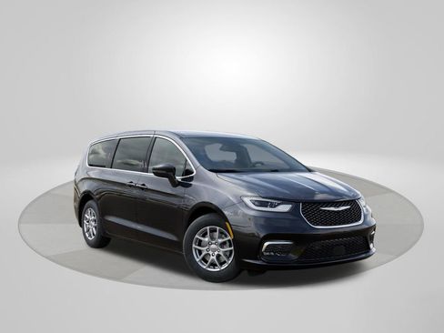 New 2026 Chrysler Pacifica Select image 5