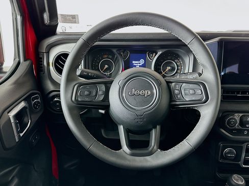 Used 2025 Jeep Wrangler Sport S image 17