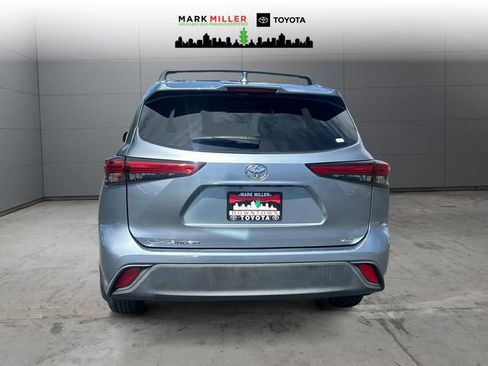 Used 2021 Toyota Highlander XLE FWD image 4