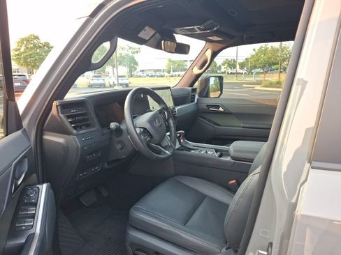 Used 2025 Lexus GX 550 w/ Accessory Package (CT) AWD/4WD image 3