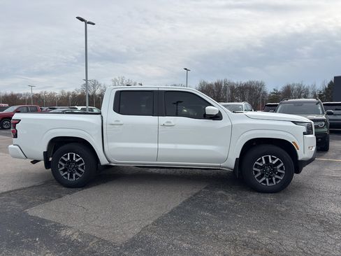 Certified 2022 Nissan Frontier SV image 4