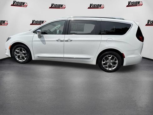 Used 2019 Chrysler Pacifica Limited w/ Advanced Safetytec Group FWD image 8