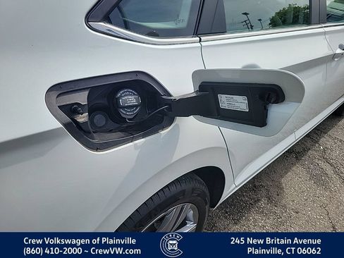 Certified 2023 Volkswagen Jetta SE w/ Panoramic Sunroof Package FWD image 34