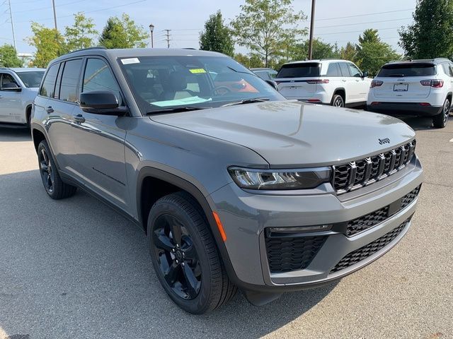 New 2027 Jeep Grand Cherokee Limited w/ Limited Altitude Package AWD/4WD image 8