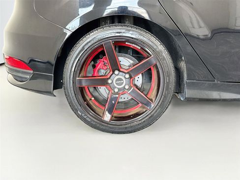 Used 2018 Ford Focus ST w/ Equipment Group 402A FWD image 18