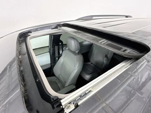 Certified 2025 Toyota Sienna XLE FWD image 23