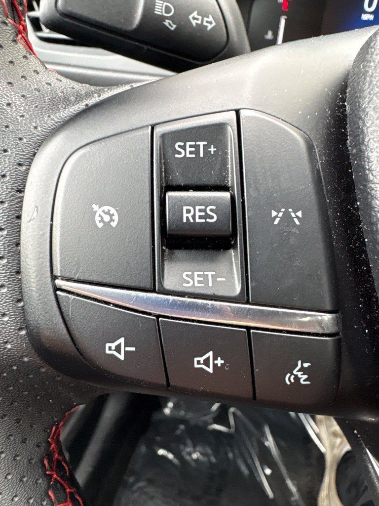 Used 2025 Ford Escape ST-Line FWD image 18