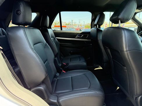 Used 2018 Ford Explorer XLT w/ Equipment Group 202A AWD/4WD image 22