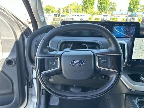 Certified 2025 Ford Expedition Platinum AWD/4WD image 15