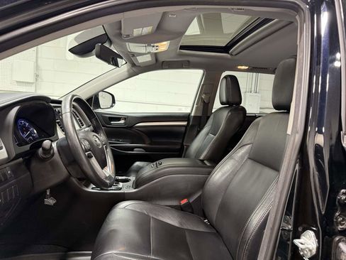 Used 2018 Toyota Highlander XLE w/ Protection Package #3 AWD/4WD image 15