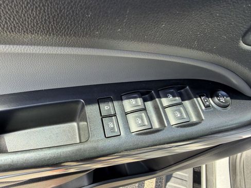Used 2017 Chevrolet Colorado LT AWD/4WD image 11