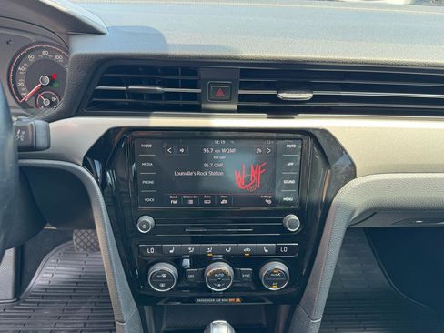 Used 2020 Volkswagen Passat 2.0T SE image 33