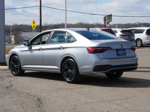 Certified 2023 Volkswagen Jetta SE w/ Panoramic Sunroof Package image 5