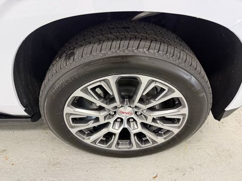 New 2026 GMC Yukon Denali w/ Sun & Power Step Package image 4