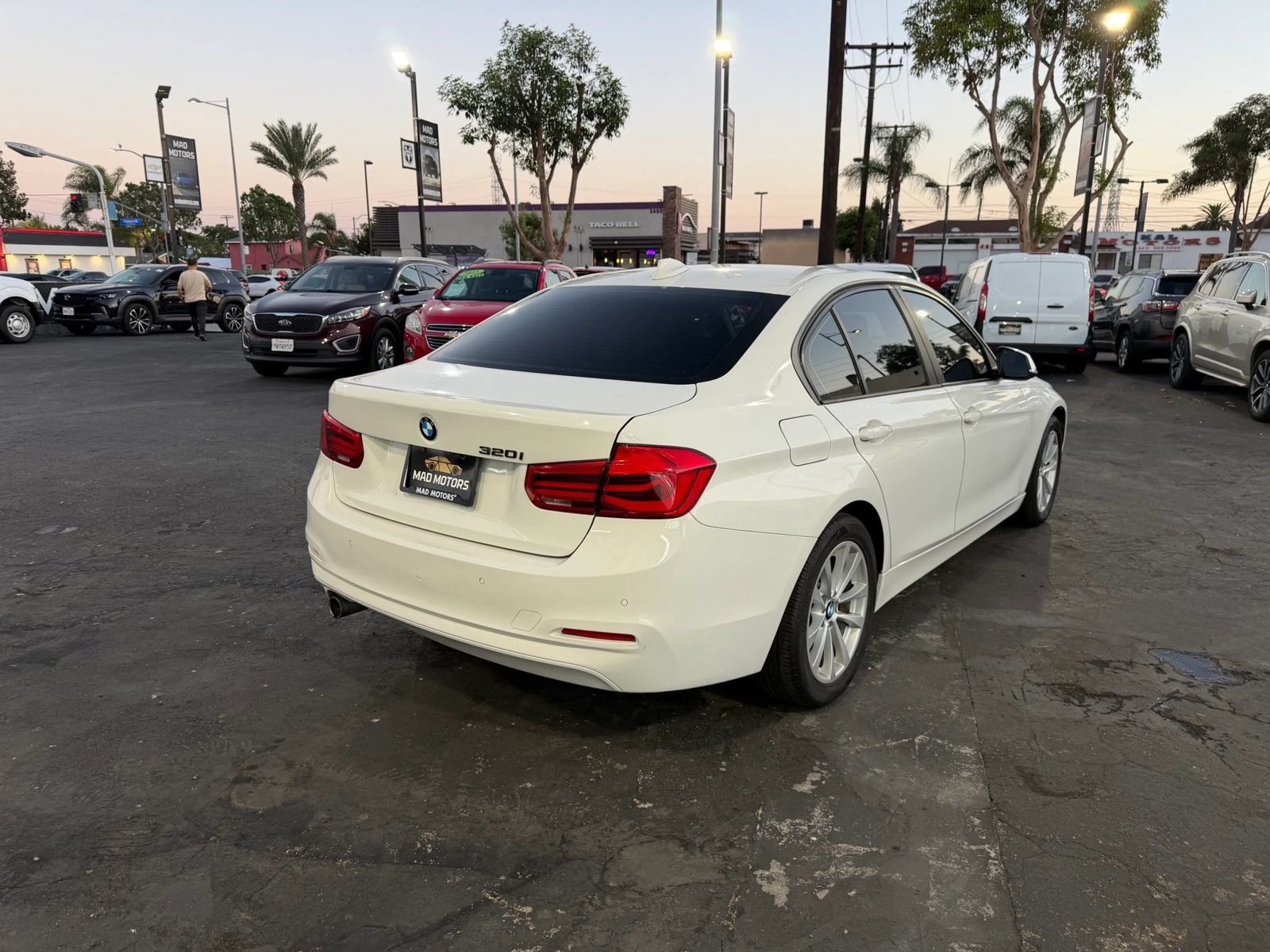 Used 2018 BMW 320i Sedan RWD image 3